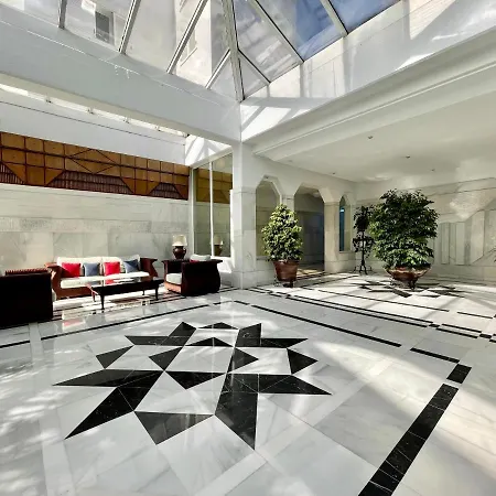 Puerto Banus Playas Del Duque * 马尔韦利亚